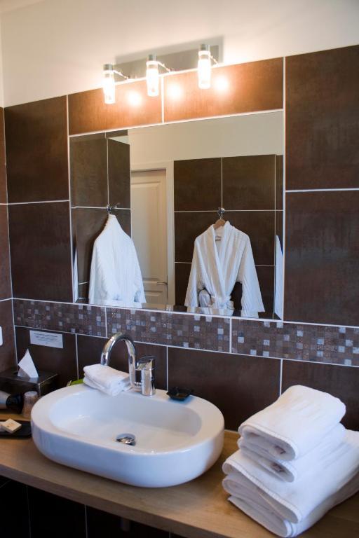 Logis Auberge Cote Jardin Otel Lézignan-Corbières Dış mekan fotoğraf