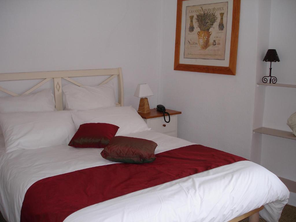 Logis Auberge Cote Jardin Otel Lézignan-Corbières Oda fotoğraf