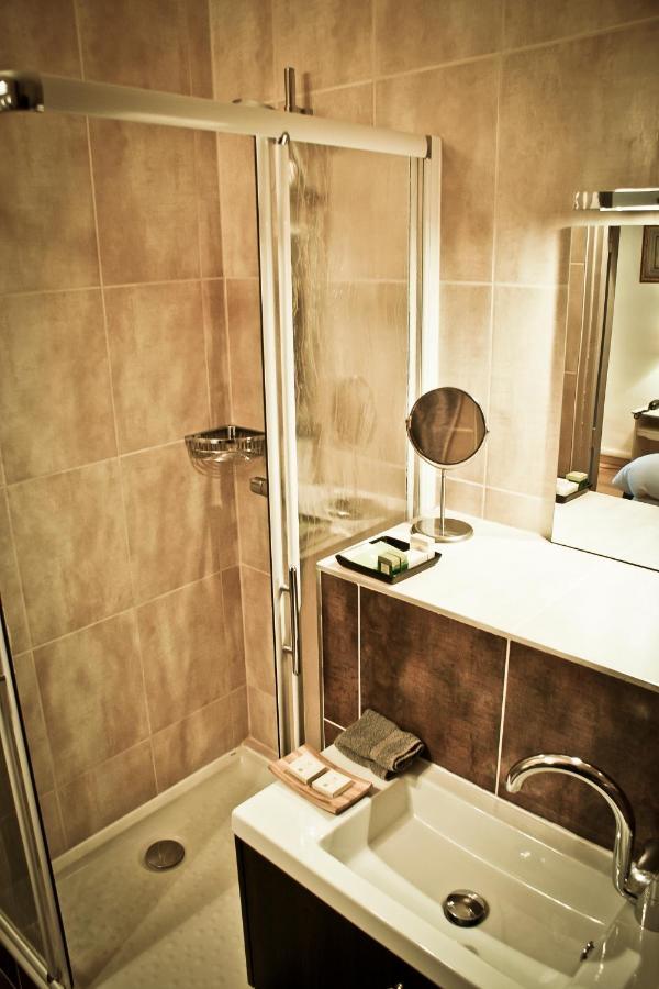 Logis Auberge Cote Jardin Otel Lézignan-Corbières Oda fotoğraf